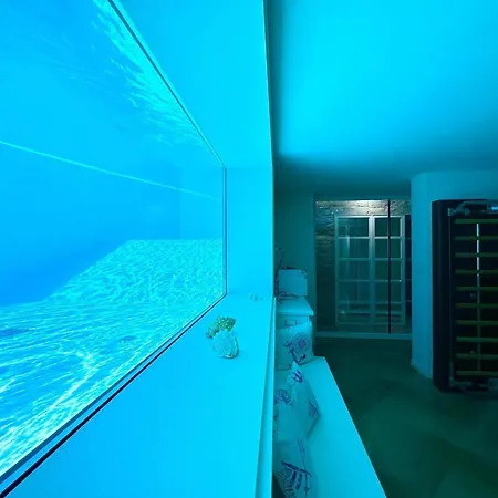 Modern - Luxury 马里纳-迪-皮特拉桑塔