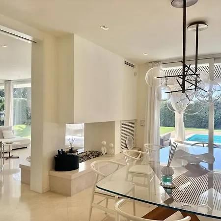 Modern - Luxury 马里纳-迪-皮特拉桑塔